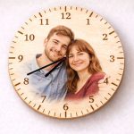 Personalizirani drveni zidni sat s fotografijom – Portret po želji