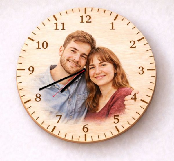 Personalizirani drveni zidni sat s fotografijom – Portret po želji