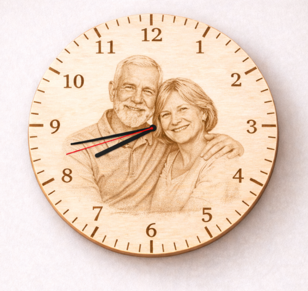 Personalizirani drveni zidni sat s fotografijom