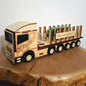 Personalizirani kamion s prikolicom za bocu – poklon za vozača kamiona
