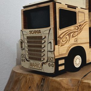 Personalizirani kamion s prikolicom za bocu – poklon za vozača kamiona