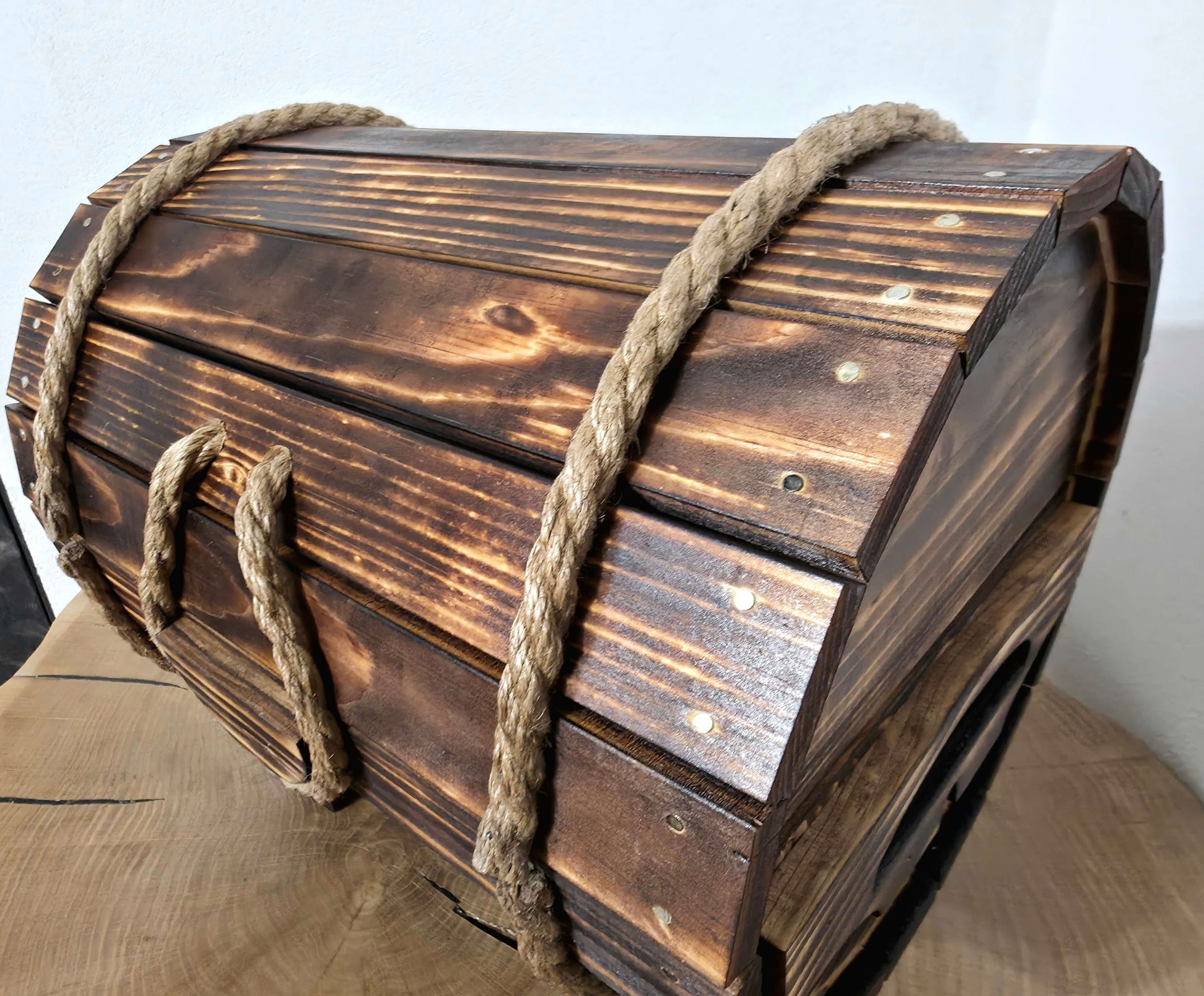 Originalan poklon za kuma i rođendan – drvena bačvica s gravurom