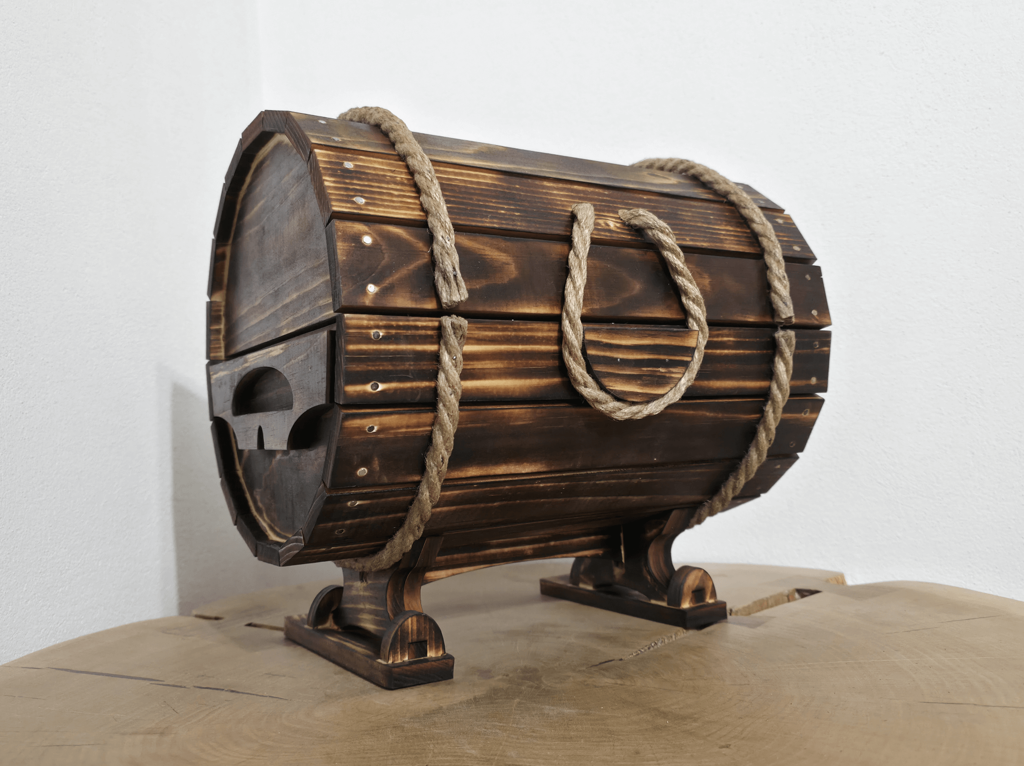 Originalan poklon za kuma i rođendan – drvena bačvica s gravurom