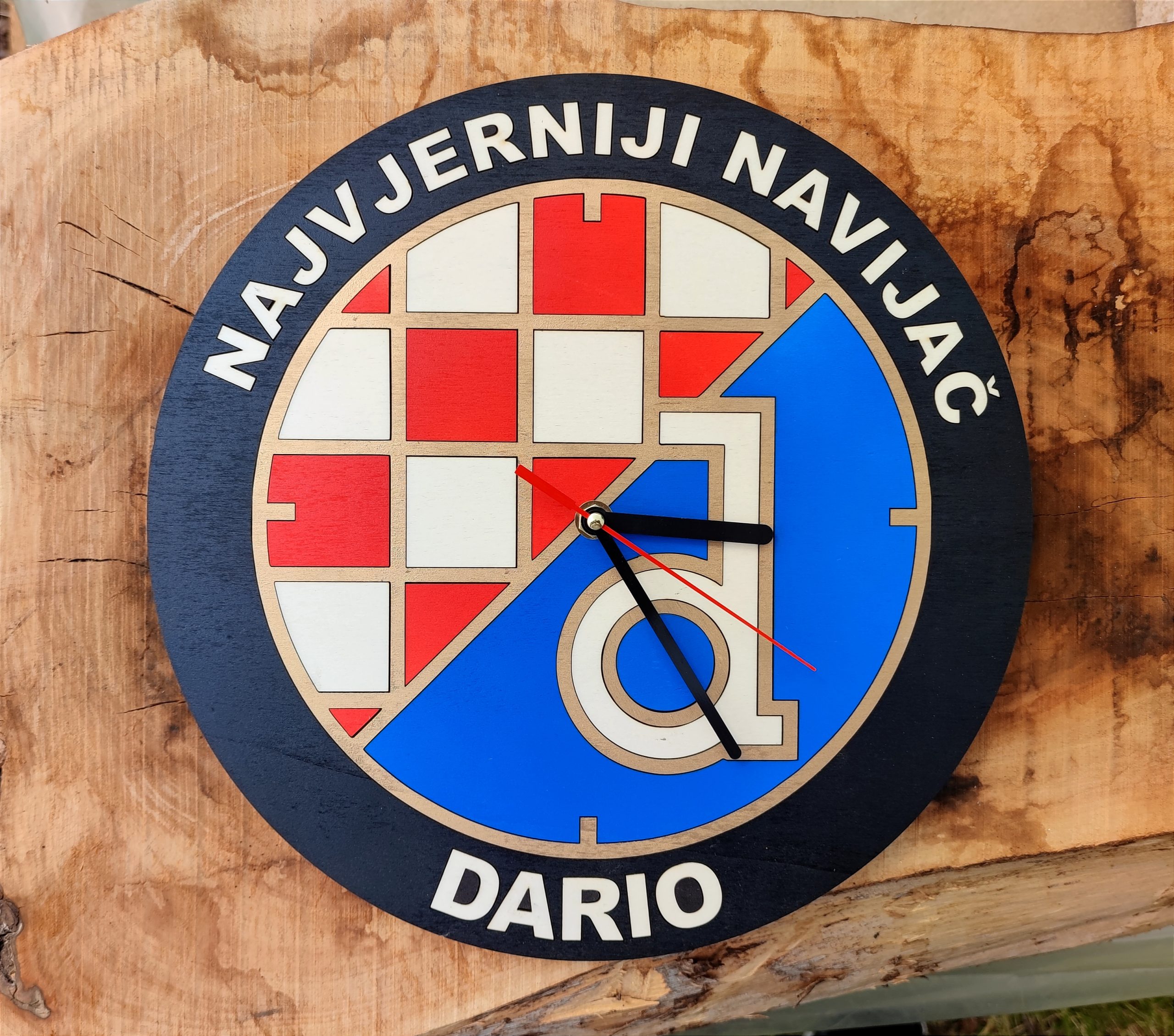 Zidni sat Dinamo