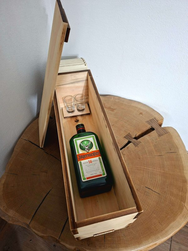 Personalizirani drveni šleper s prikolicom za bocu – poklon za vozača kamiona