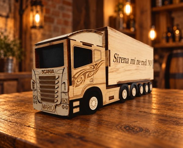 Drveni Scania kamion s imenom po želji – personalizirani poklon za vozača