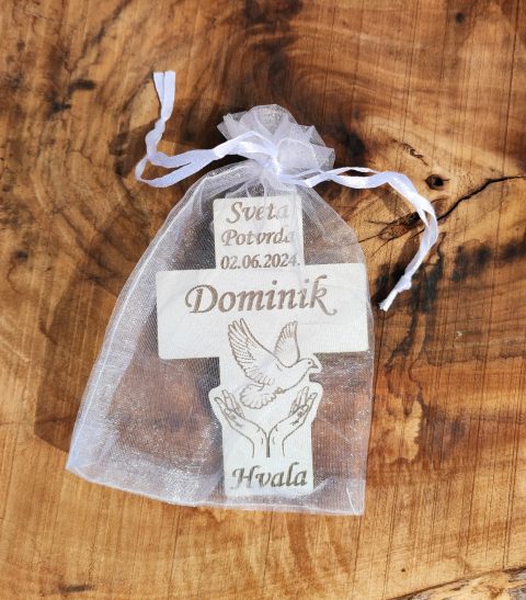 Zahvalnice za krizmu drveni križ s gravurom