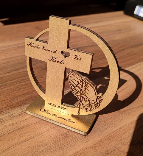 Drvene zahvalnice za pričest s križem i gravurom