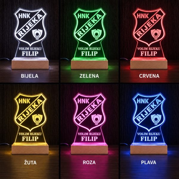 Rijeka lampa na drvenom postolju u bijeloj, zelenoj, crvenoj, žutoj, rozoj i plavoj boji osvjetljenja