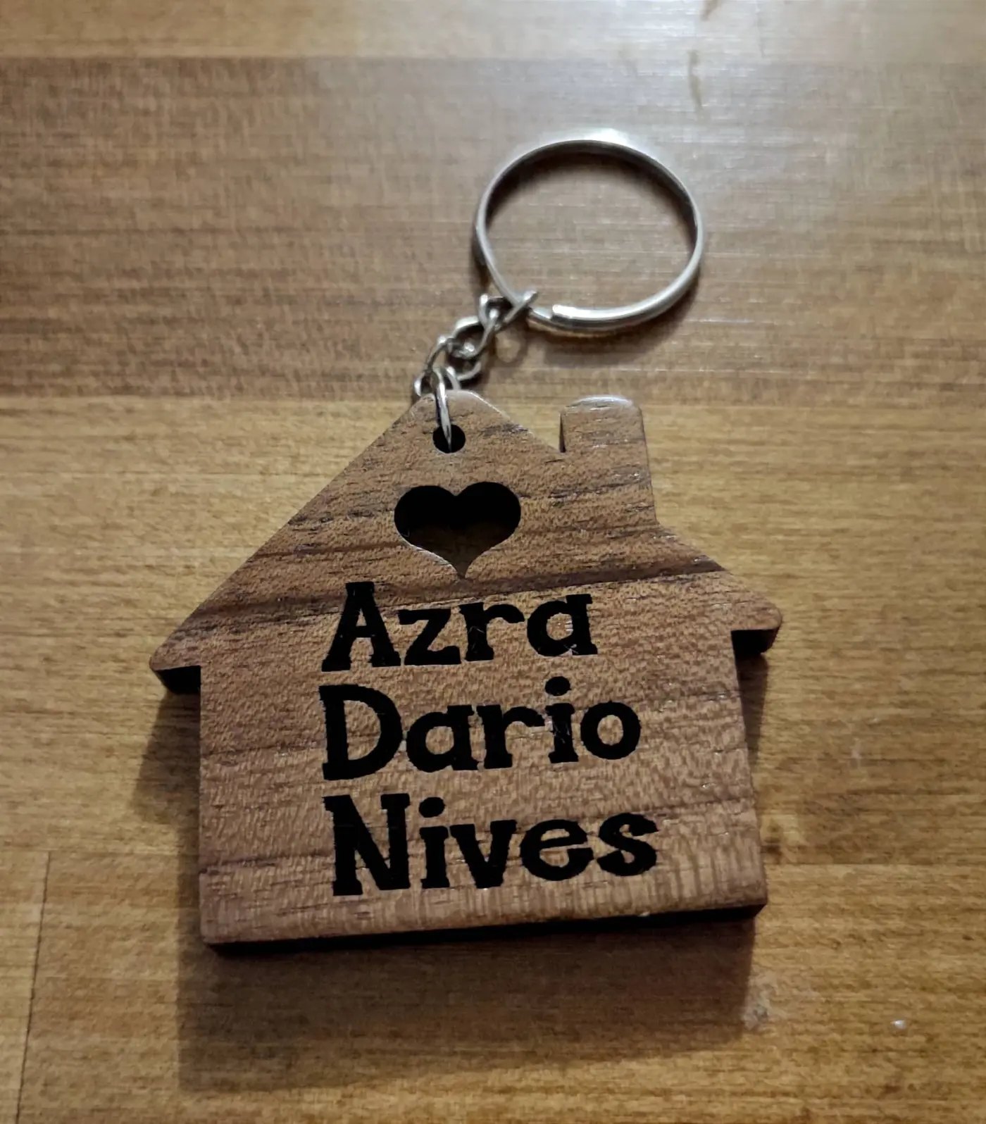 Privjesak HOME s natpisom po želji