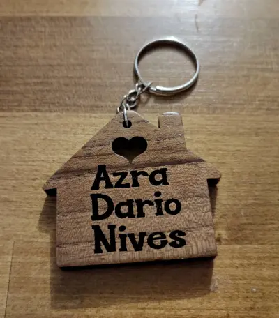 Privjesak HOME s natpisom po želji