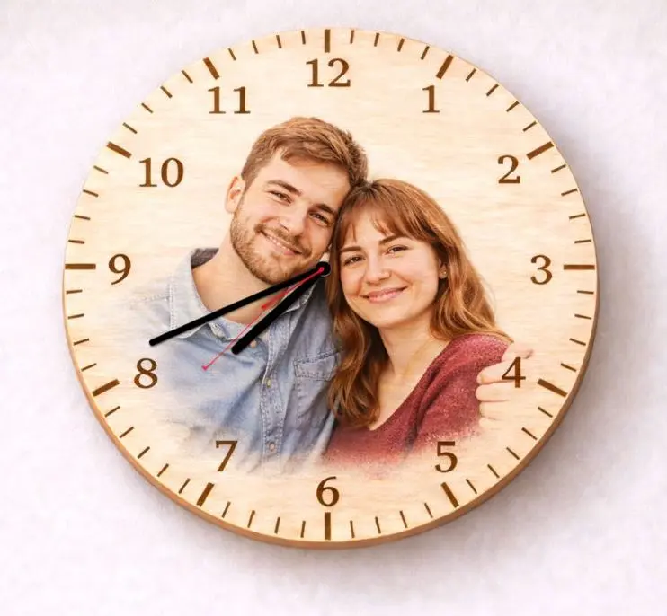 Personalizirani drveni zidni sat s fotografijom – Portret po želji